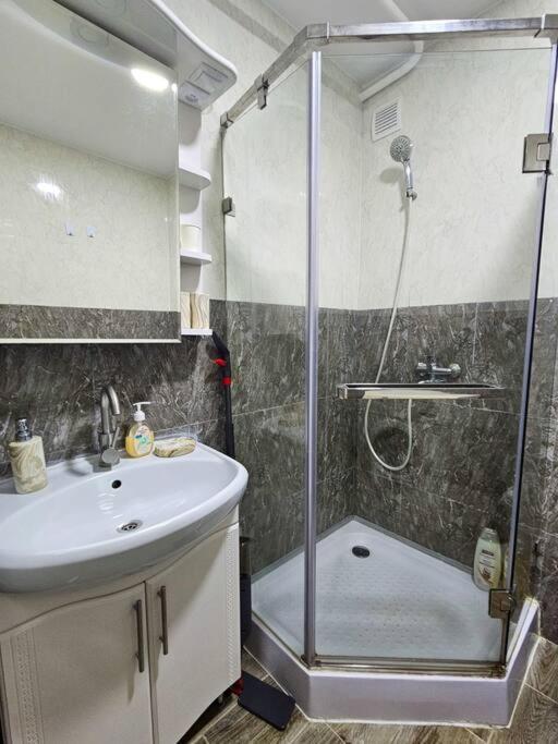 2 Bedroom Apartment *
