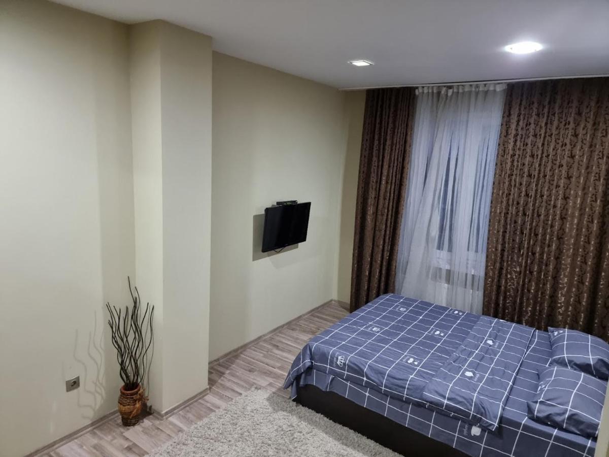 2 Bedroom Apartment *